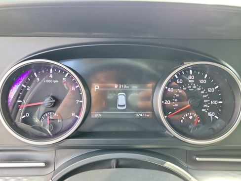 Used 2022 Kia Carnival LX image 24