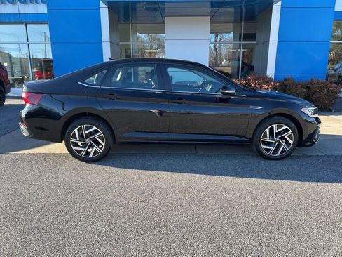 Used 2024 Volkswagen Jetta SEL image 3