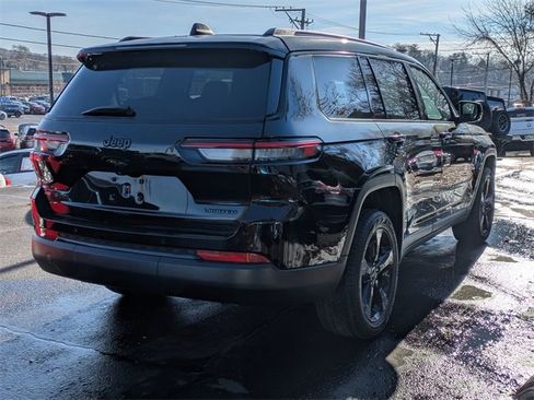 Certified 2023 Jeep Grand Cherokee L Limited w/ Black Appearance Package image 3