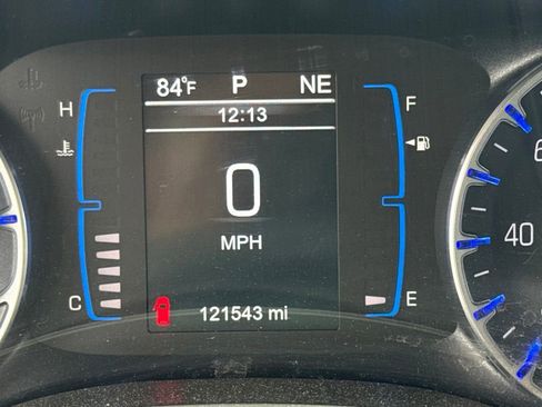 Used 2017 Chrysler Pacifica Touring-L FWD image 11