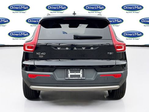 Used 2022 Volvo XC40 T5 Momentum image 7