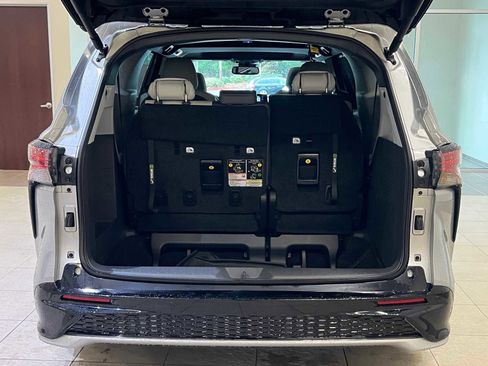 Certified 2024 Toyota Sienna XSE image 29