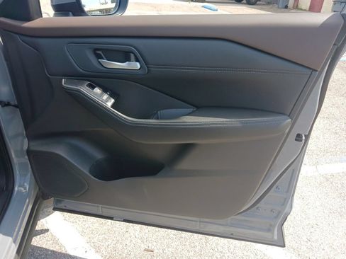 Used 2023 Nissan Rogue SL w/ SL Premium Package FWD image 17