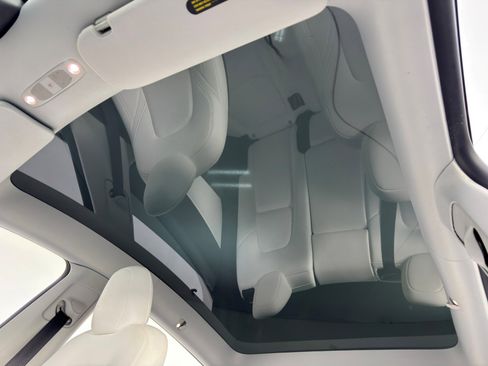 Used 2021 Tesla Model Y Long Range image 12