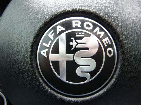 Used 2019 Alfa Romeo Stelvio Ti Sport w/ Quick Order Package 22S Sport AWD/4WD image 38