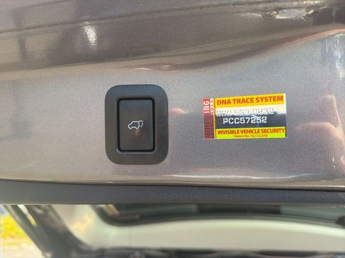 Used 2018 Toyota Highlander Limited image 23