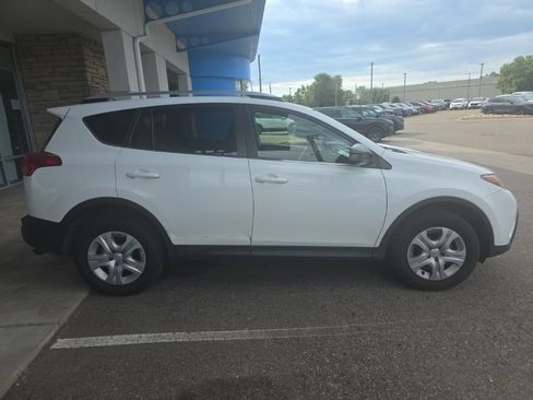 Used 2014 Toyota RAV4 LE AWD/4WD image 3