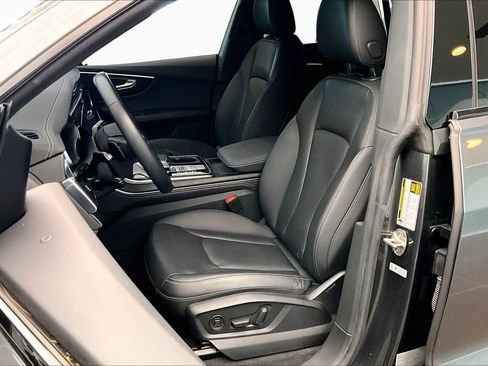 Used 2023 Audi Q8 Prestige w/ Prestige Package AWD/4WD image 8
