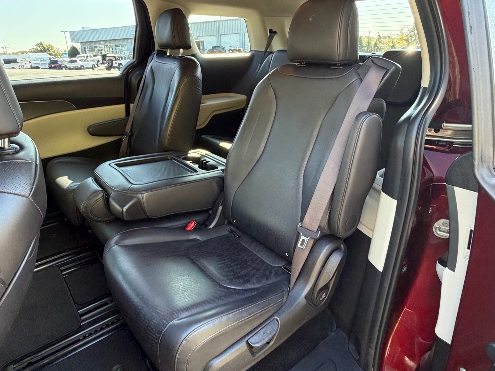 Used 2024 Kia Carnival LX FWD image 41