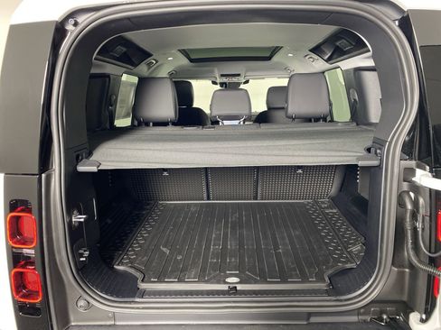 Used 2025 Land Rover Defender 110 S image 25