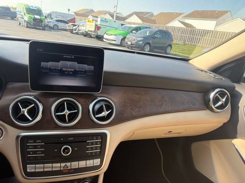Used 2019 Mercedes-Benz GLA 250 4MATIC image 30