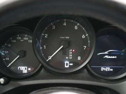 Used 2023 Porsche Macan AWD/4WD image 18