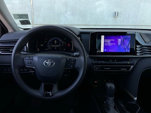 Used 2025 Toyota Camry LE image 13