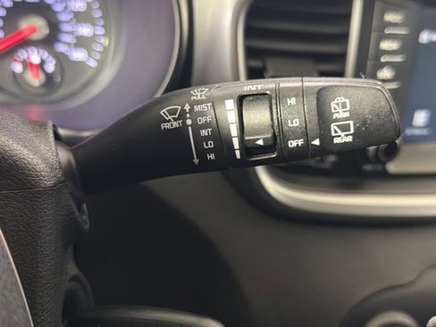 Used 2019 Kia Sorento LX w/ LX Convenience Package image 22