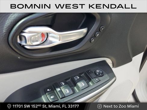 Used 2020 Jeep Cherokee Limited image 23