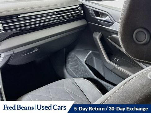 Used 2025 Volkswagen Jetta Sport FWD image 27