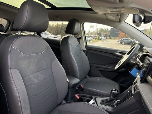 New 2026 Volkswagen Taos SE FWD image 18