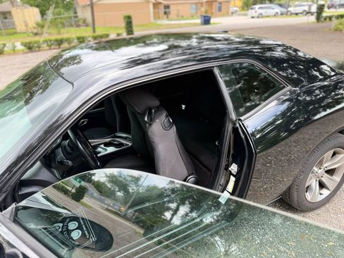 Used 2016 Dodge Challenger SXT RWD image 5