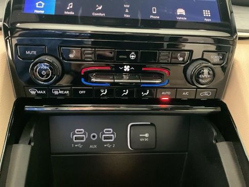 Used 2023 Jeep Grand Cherokee Limited RWD image 15