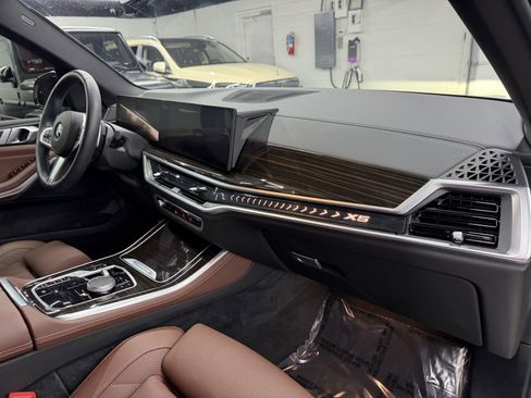 Used 2025 BMW X5 sDrive40i w/ M Sport Package image 18