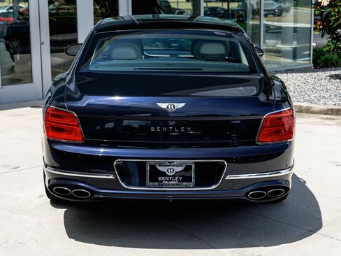 Certified 2024 Bentley Flying Spur V8 image 21