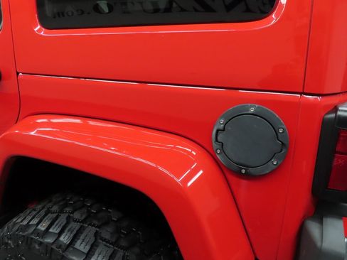 Used 2017 Jeep Wrangler Unlimited Sahara w/ Connectivity Group image 37