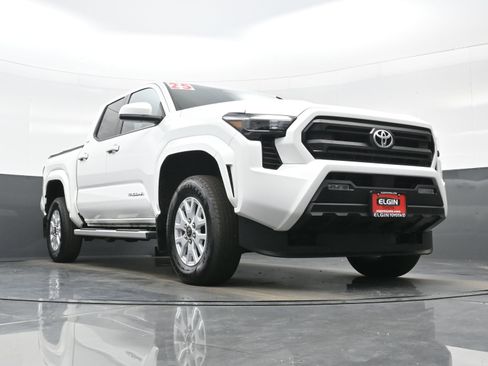 Used 2025 Toyota Tacoma SR5 AWD/4WD image 26