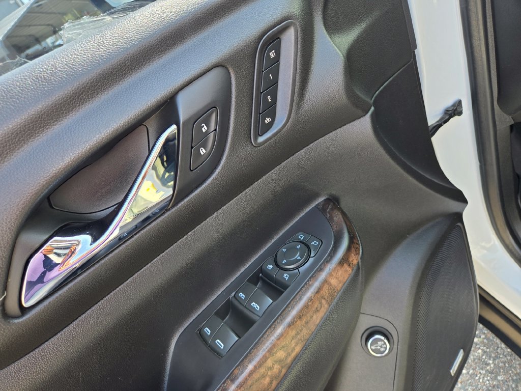 Used 2020 GMC Acadia Denali w/ Technology Package FWD image 28