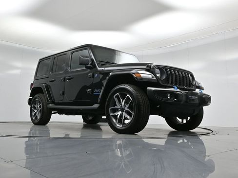 Used 2024 Jeep Wrangler Unlimited image 45