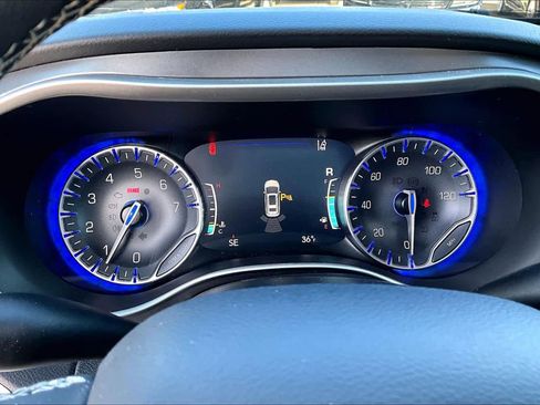 Certified 2024 Chrysler Pacifica Touring-L image 26