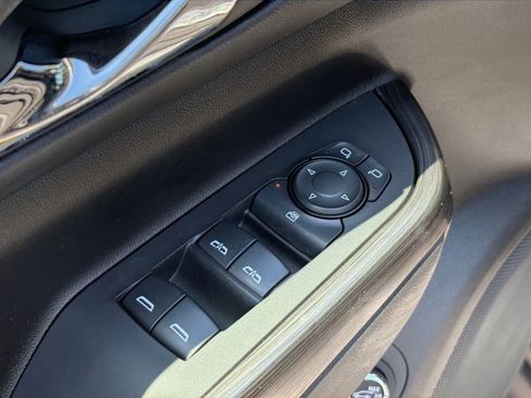 Used 2023 GMC Acadia SLT FWD image 25