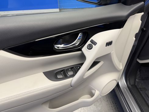 Used 2021 Nissan Rogue Sport SL w/ Premium Package image 10