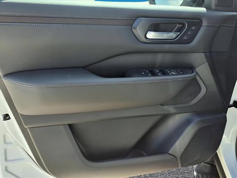 New 2026 Nissan Armada SL w/ Captain's Chari Seat Package image 15