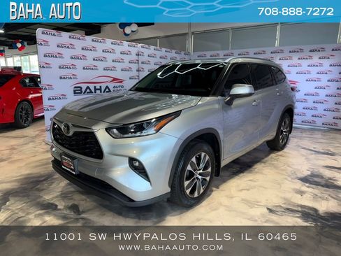 Used 2021 Toyota Highlander XLE AWD/4WD image 1