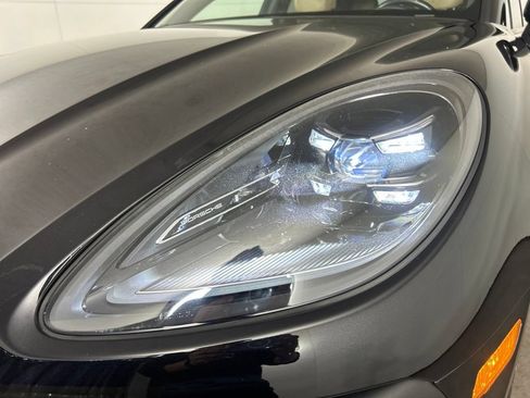 Certified 2023 Porsche Macan AWD/4WD image 16