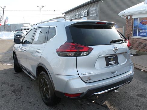 Used 2020 Nissan Rogue SV image 3