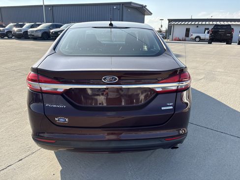 Used 2018 Ford Fusion SE w/ Fusion SE Technology Package image 4