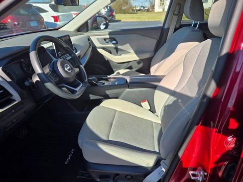 Used 2023 Nissan Rogue SV image 6