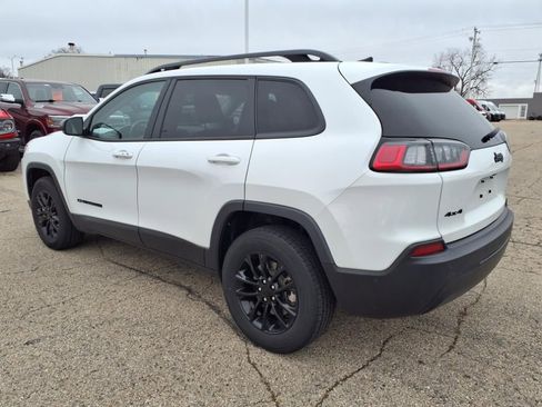 Used 2023 Jeep Cherokee Altitude Lux image 3