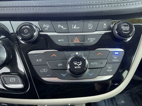 Used 2020 Chrysler Pacifica Limited w/ Advanced Safetytec Group image 25