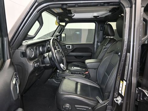Used 2020 Jeep Gladiator Overland AWD/4WD image 12