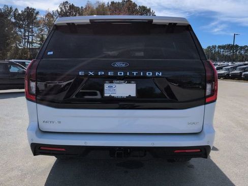 New 2025 Ford Expedition Max Active image 5