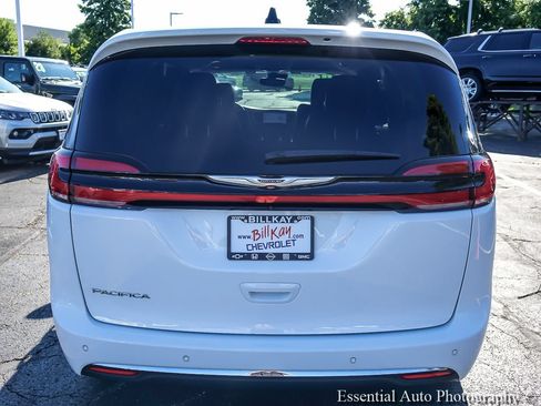 Used 2024 Chrysler Pacifica Touring-L FWD image 7