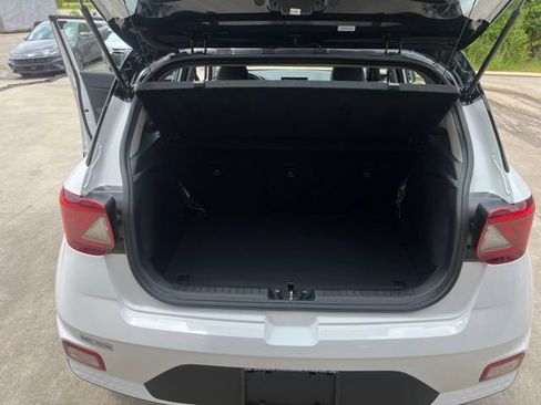 Used 2026 Hyundai Venue SEL FWD image 14