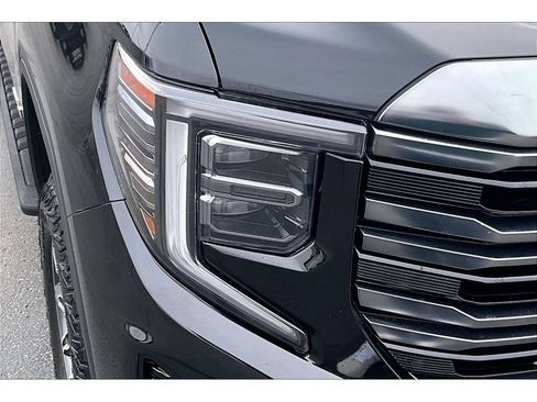 Used 2024 GMC Sierra 1500 AT4 w/ Technology Package AWD/4WD image 26