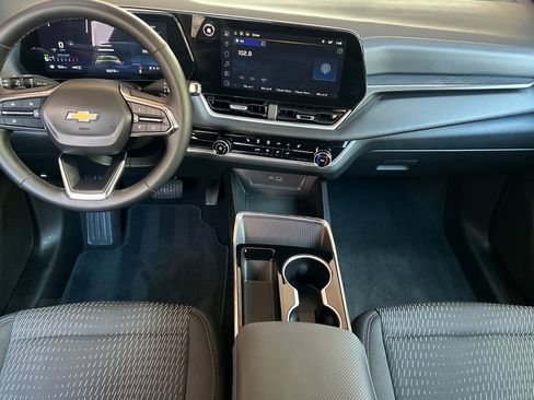 Used 2025 Chevrolet Equinox LT AWD/4WD image 18