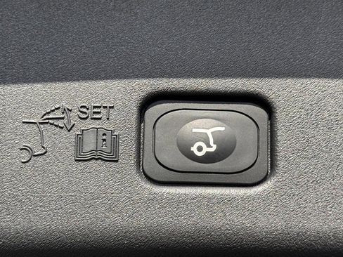 Used 2025 Lincoln Nautilus Reserve w/ Jet Appearance Package image 14