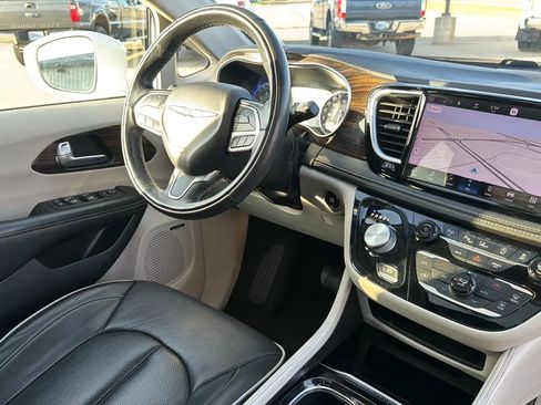 Used 2022 Chrysler Pacifica Limited image 78