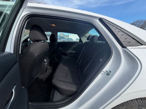 Used 2025 Hyundai Elantra SEL image 24