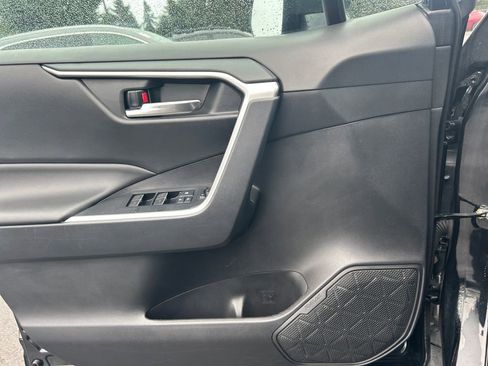 Used 2022 Toyota RAV4 XLE image 22